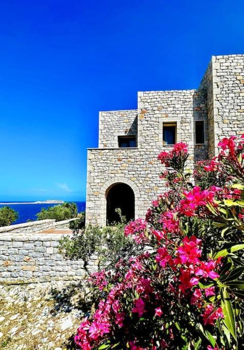 Cozy Cliff Tower W/ Breathtaking Sea Views Villa Agios Georgios Minas Exterior foto